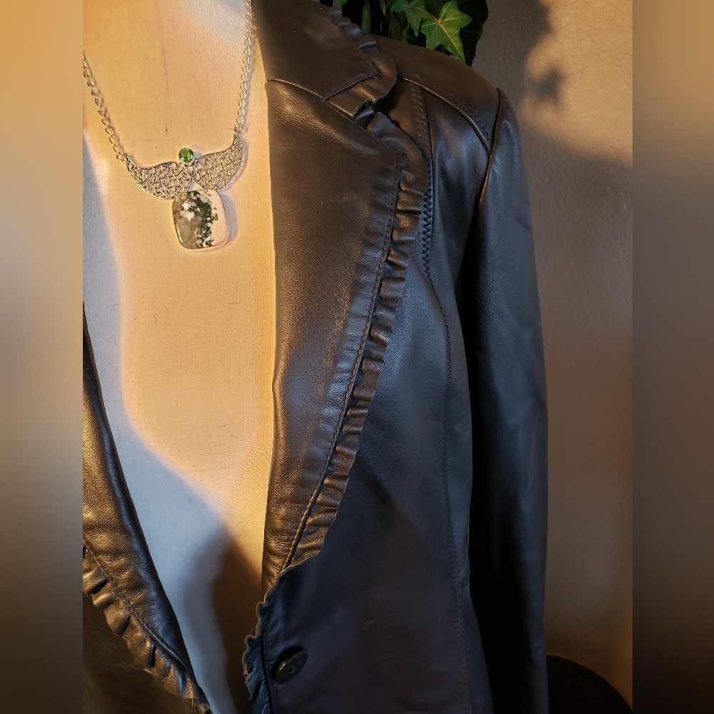 Exquisite Leather Jacket - image 3